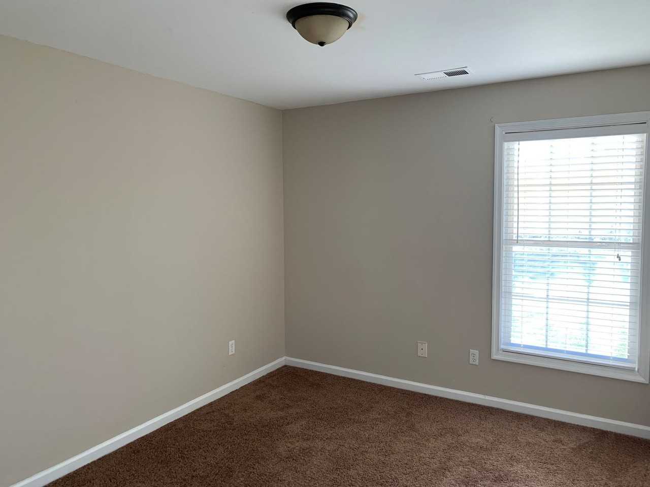926 Sunnymeade Rd - Photo 2 of 8