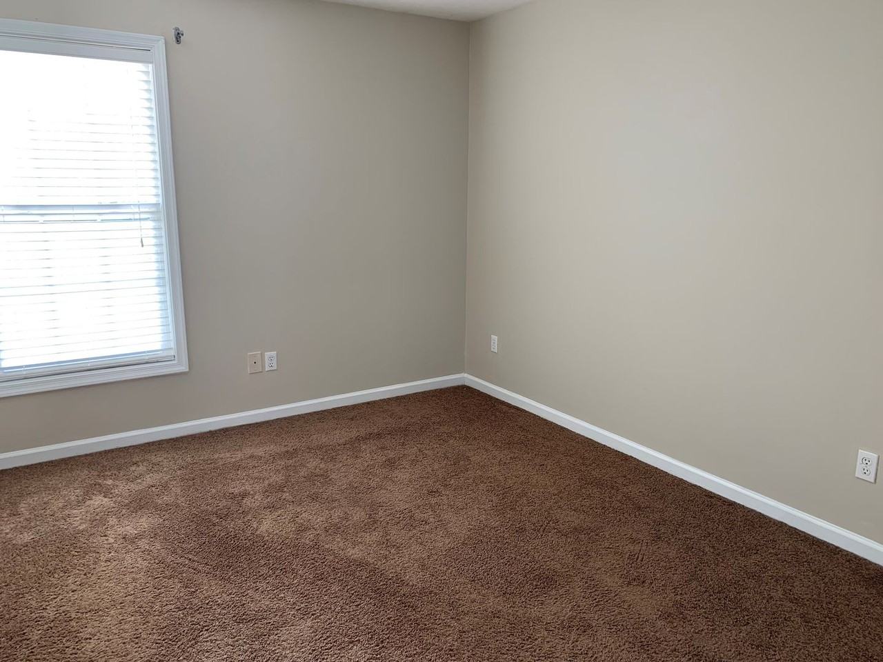 926 Sunnymeade Rd - Photo 3 of 8