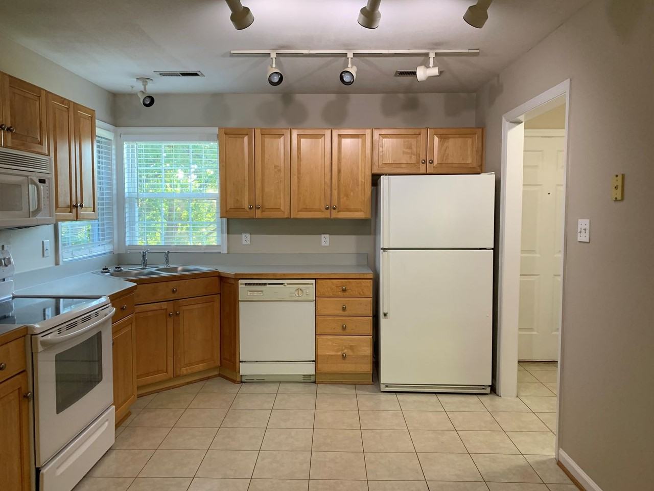 926 Sunnymeade Rd - Photo 5 of 8