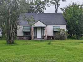 featured image of 2695 Goliad St