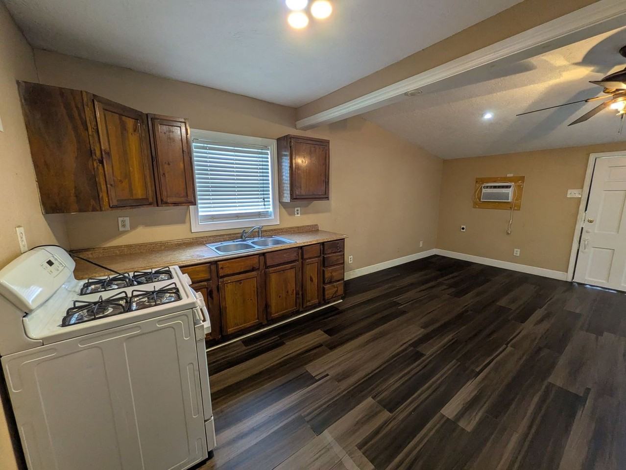2695 Goliad St - Photo 4 of 13