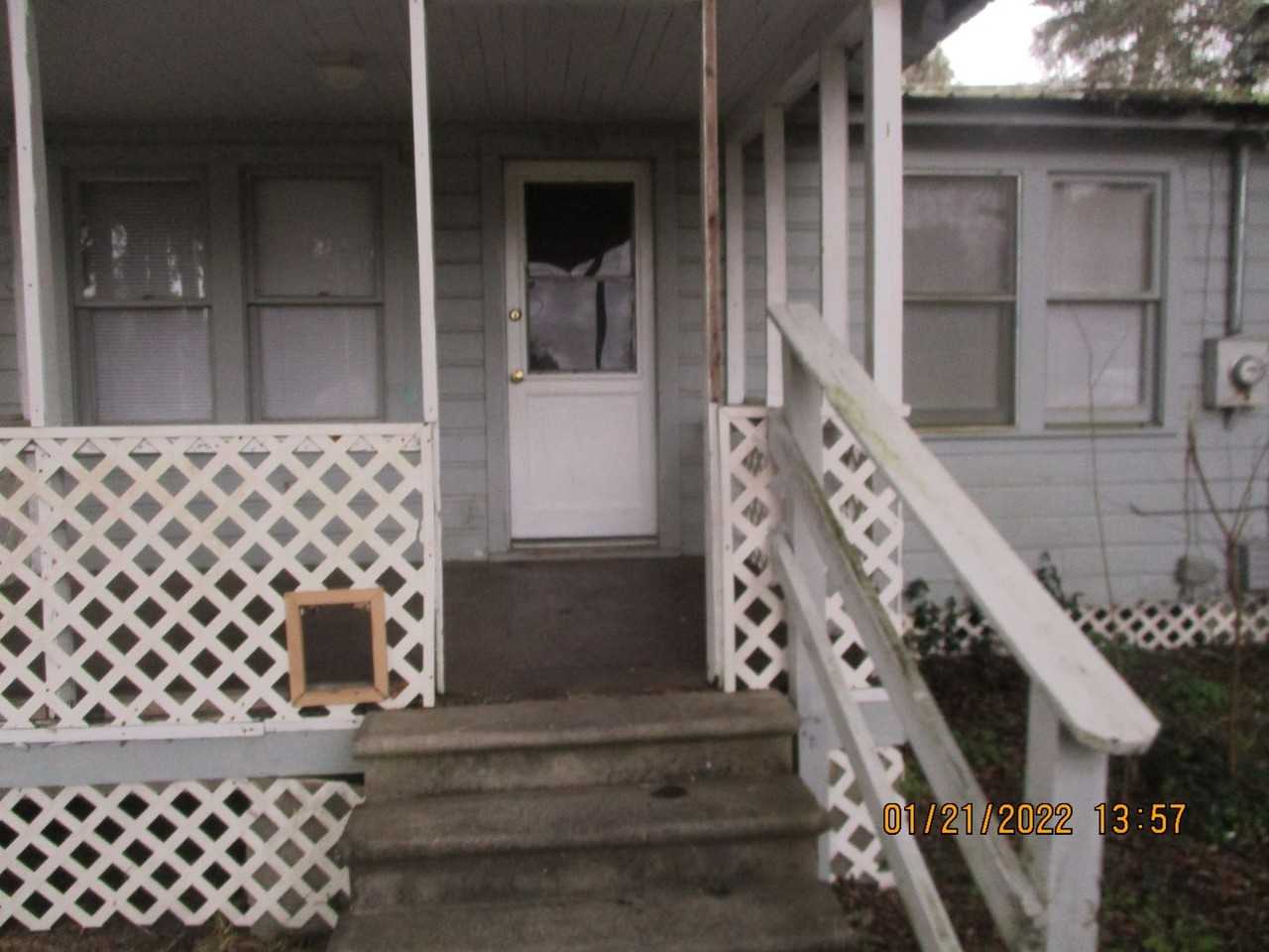 2415 Rosebrier Ave - Photo 2 of 9
