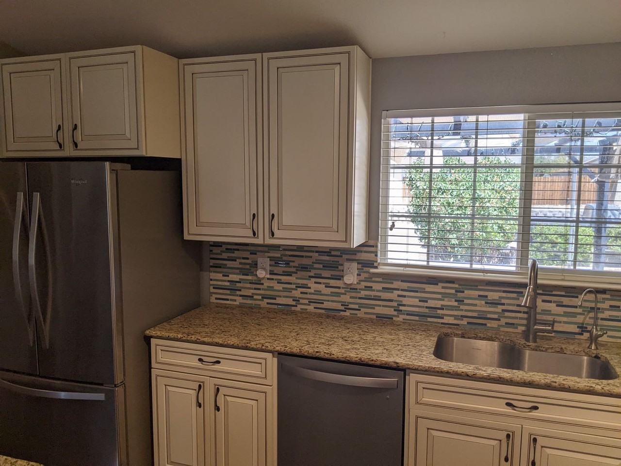1645 Meadows Ave - Photo 2 of 12