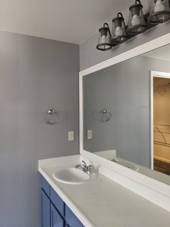 1645 Meadows Ave - Photo 5 of 12