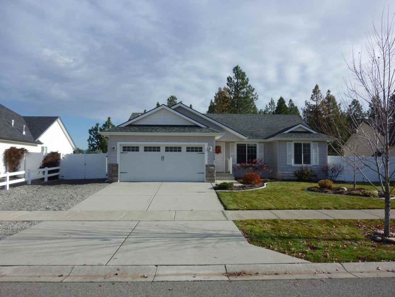 10174 N Hubble St - Photo 2 of 11