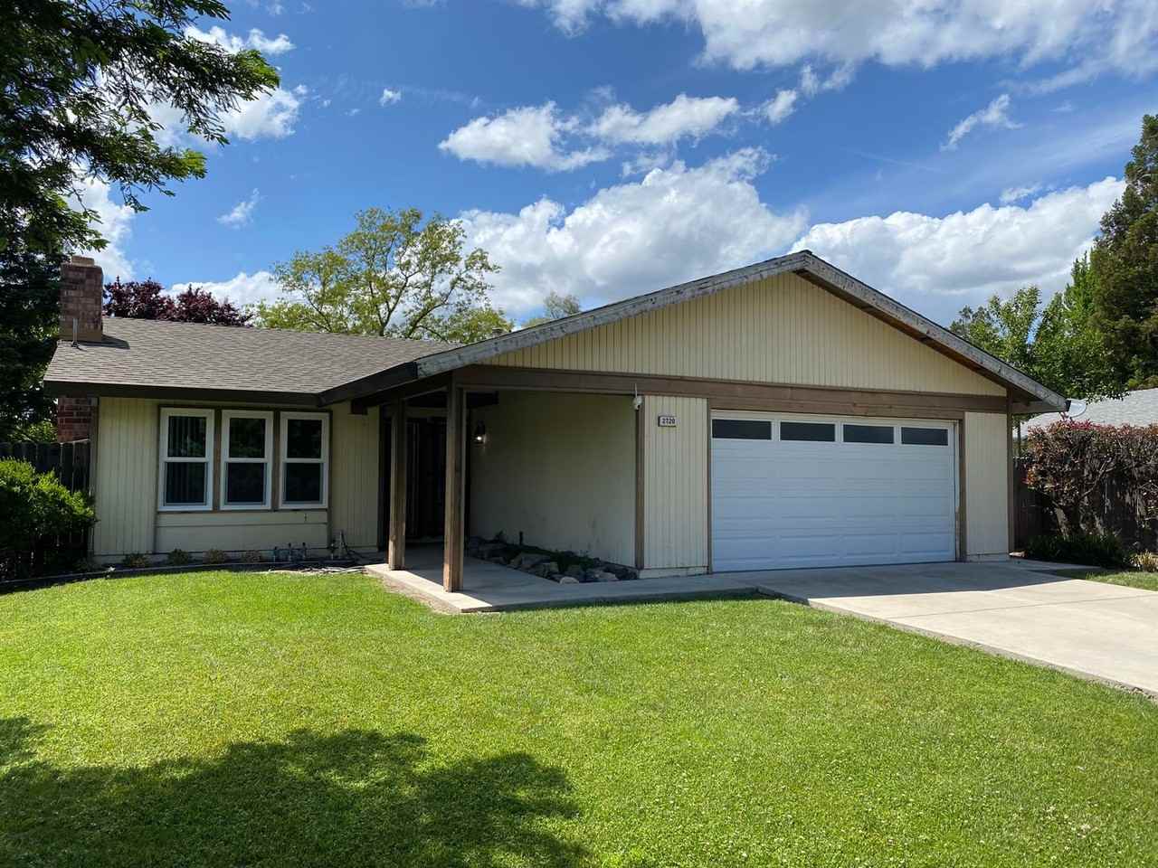 2720 Summerfield Dr - Photo 2 of 16