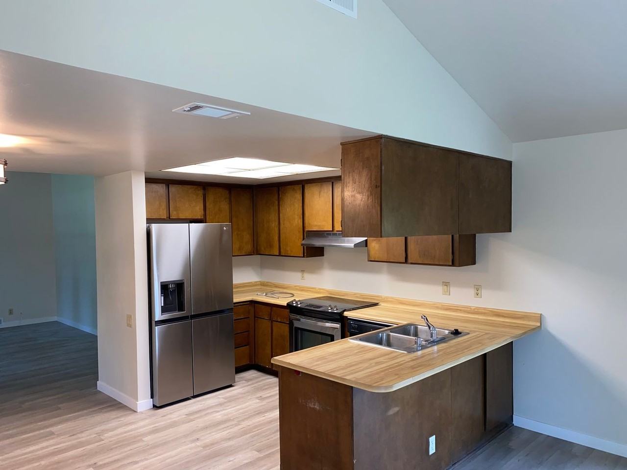 2720 Summerfield Dr - Photo 4 of 16