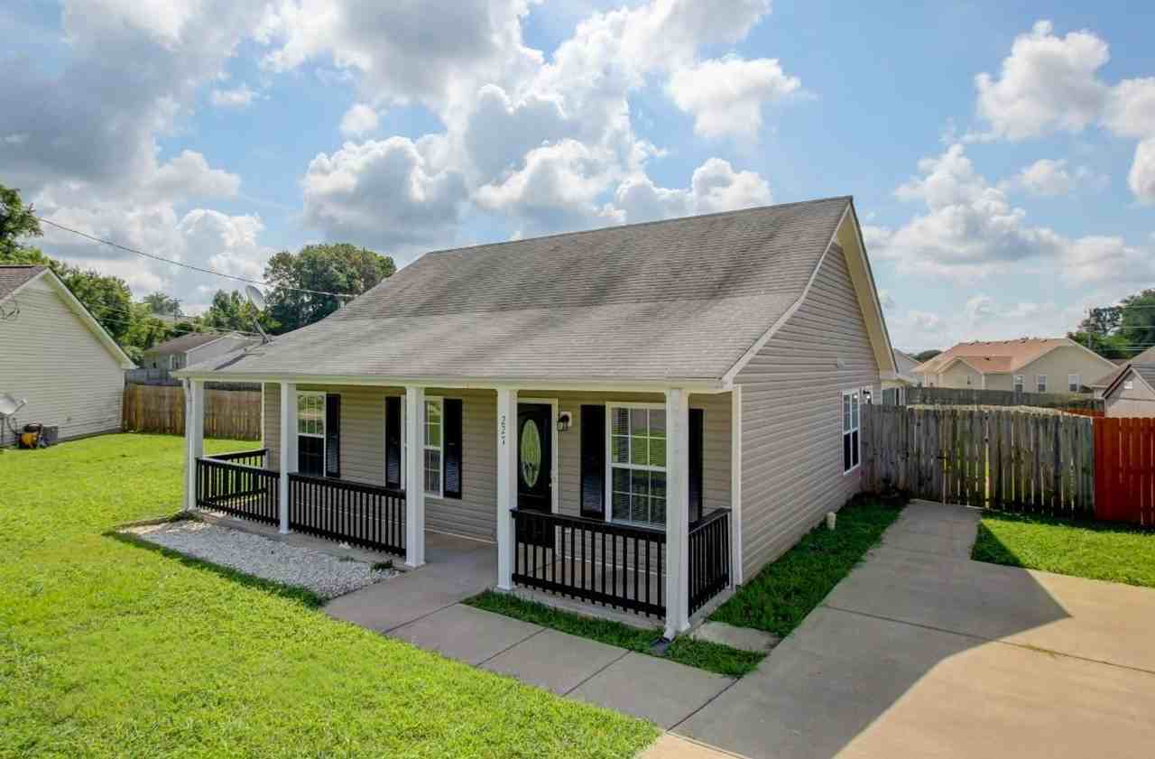 227 Faulkner Ct - Photo 2 of 23
