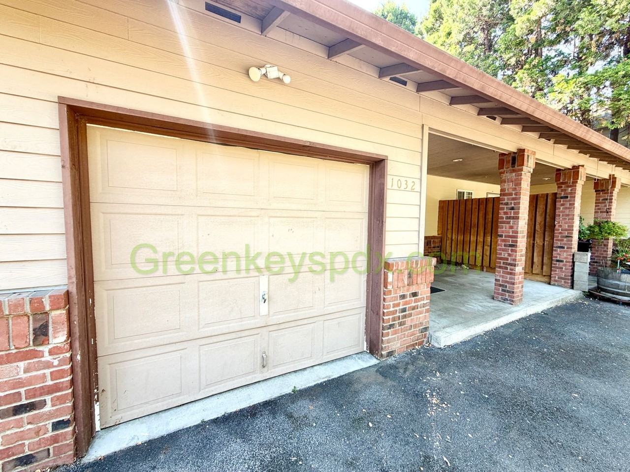 1032 Sw Halsey St - Photo 2 of 26
