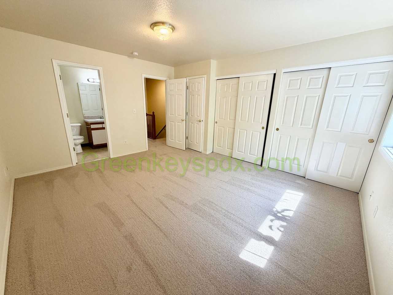 1032 Sw Halsey St - Photo 7 of 26