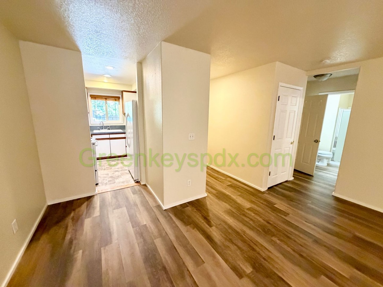 1032 Sw Halsey St - Photo 3 of 25