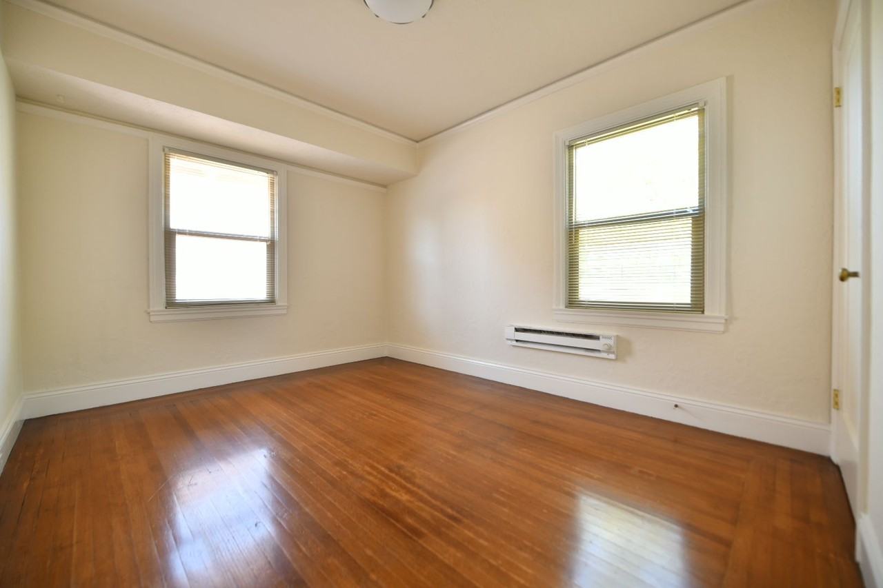 324 49th St - Photo 5 of 22