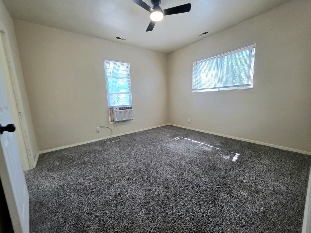 1637 Cedar St - Photo 3 of 21