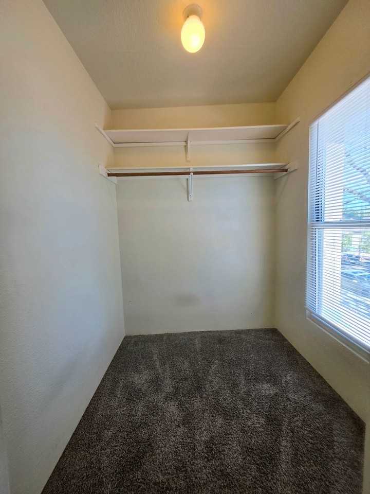 1637 Cedar St - Photo 5 of 21