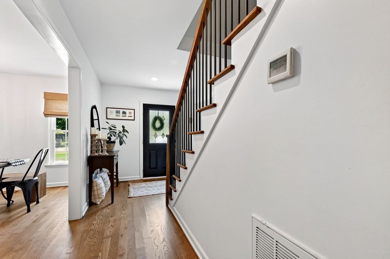 104 Shirley Dr - Photo 4 of 50