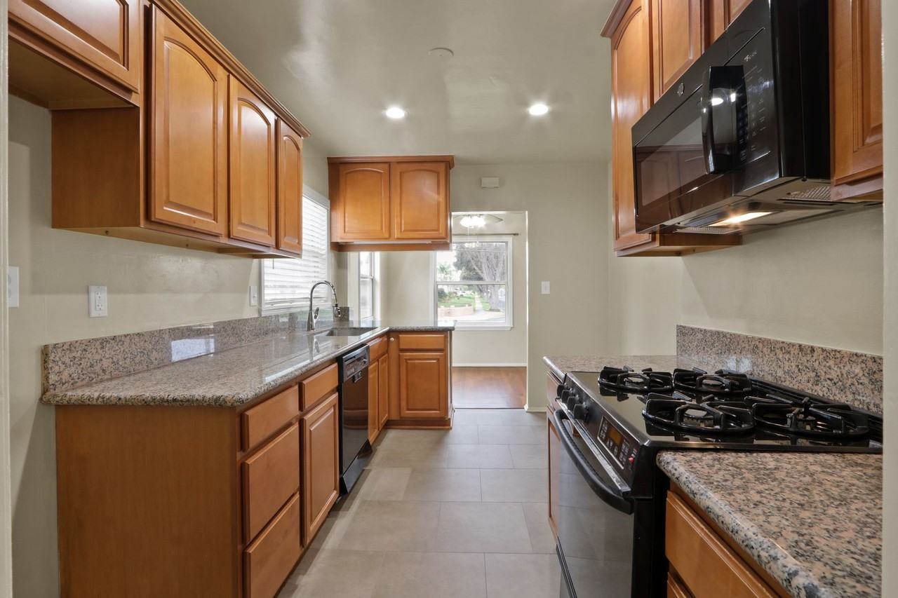 6122 Harvey Way - Photo 4 of 22