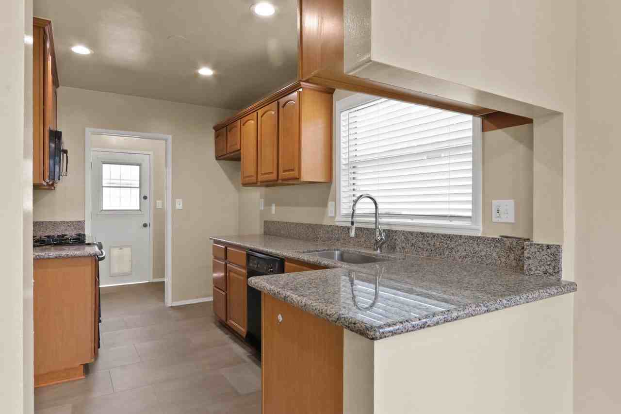 6122 Harvey Way - Photo 5 of 22