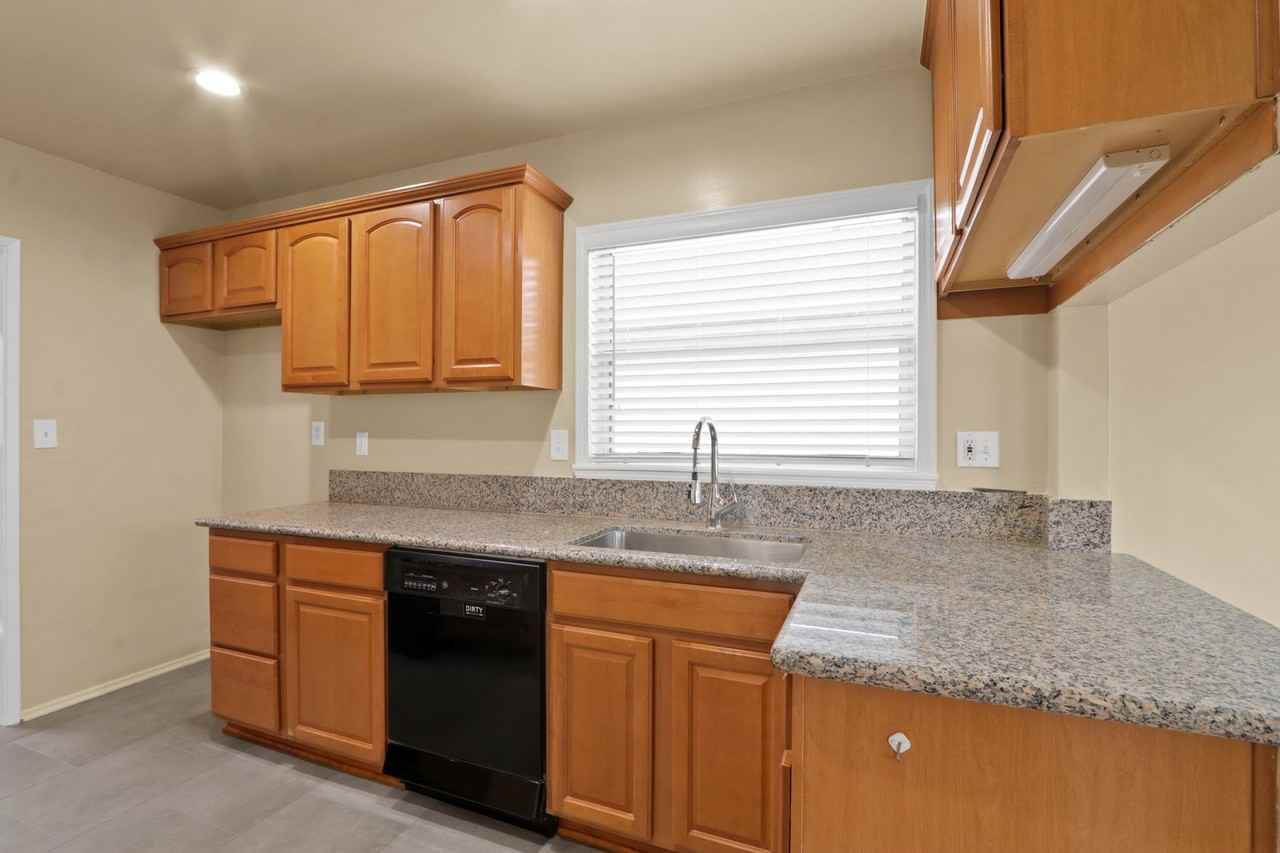 6122 Harvey Way - Photo 6 of 22