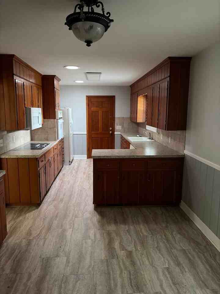 655 S Peace Haven Rd - Photo 3 of 19