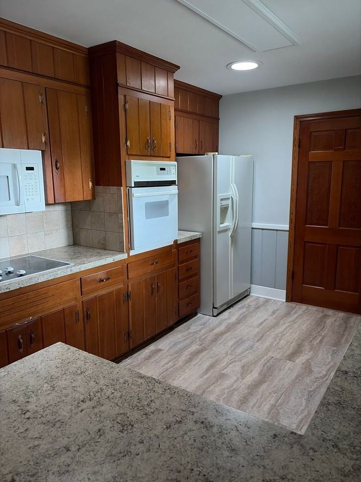 655 S Peace Haven Rd - Photo 4 of 19