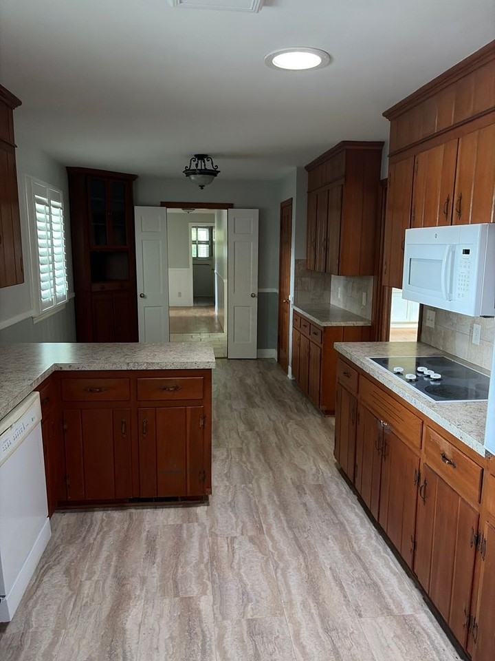 655 S Peace Haven Rd - Photo 5 of 19