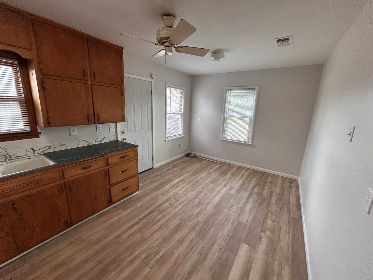 200 W Ohio St - Photo 2 of 13