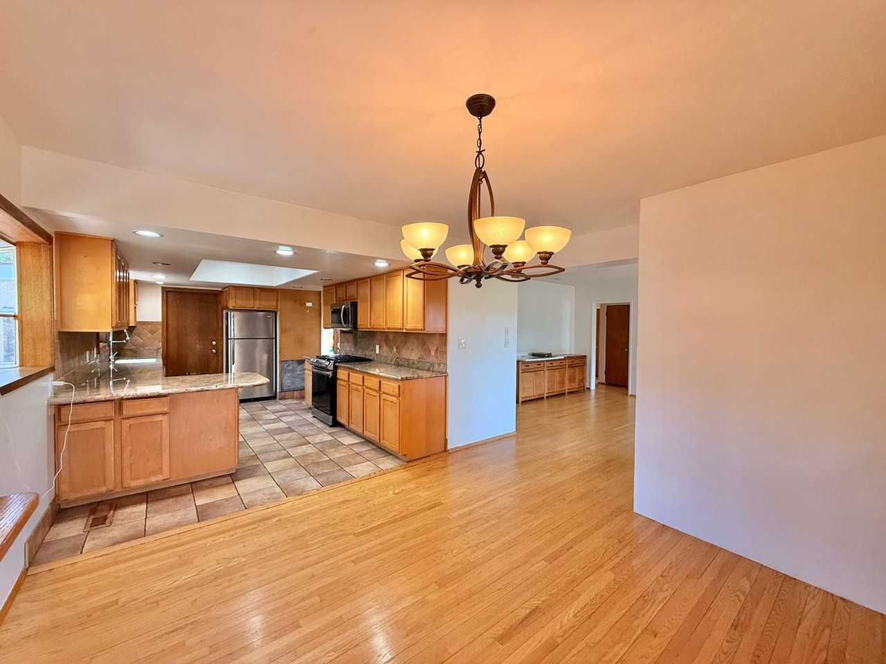 5616 Marne Ave - Photo 3 of 21