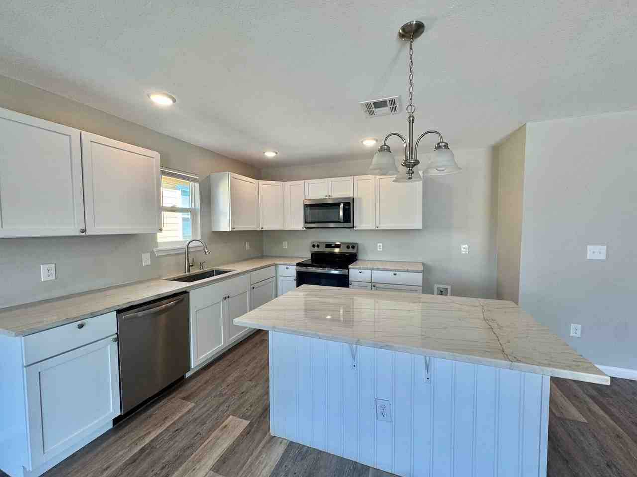 4111 W 57th St - Photo 3 of 15