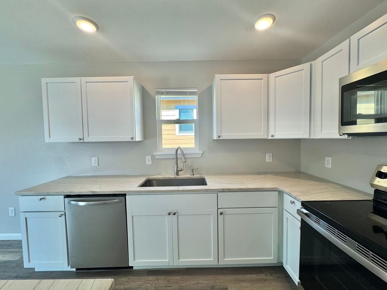 4111 W 57th St - Photo 4 of 15
