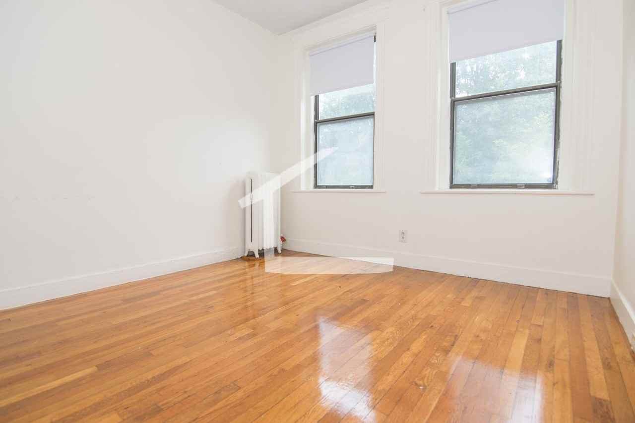 1152A Commonwealth Ave - Photo 3 of 7