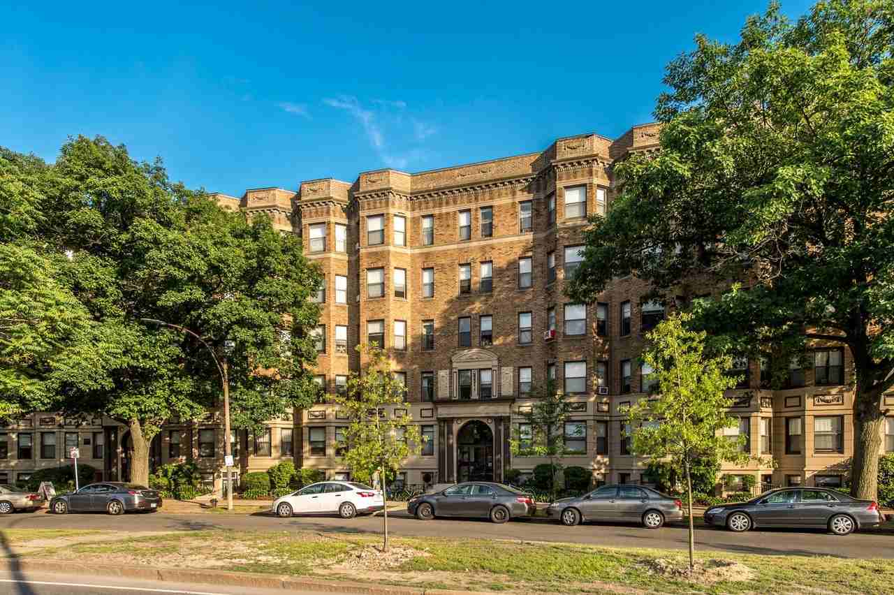 1152A Commonwealth Ave - Photo 6 of 7