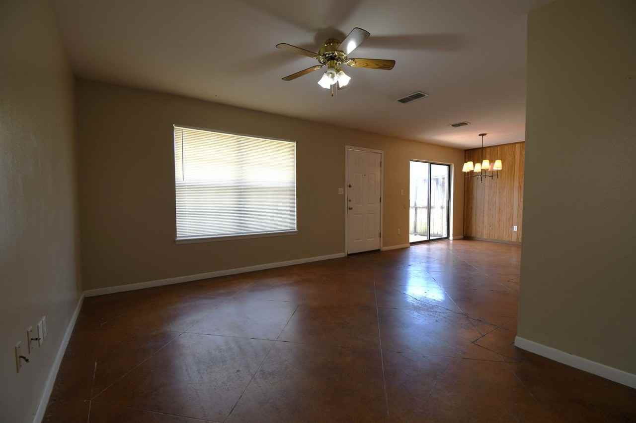203 Parklane Dr - Photo 5 of 23