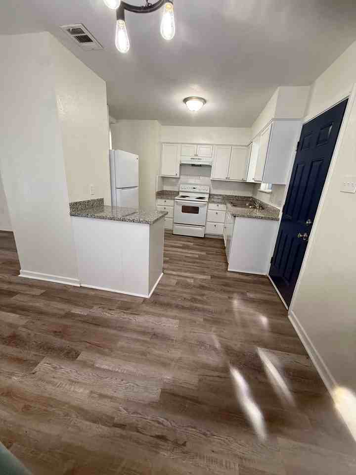 9364 Randall Ave - Photo 2 of 15
