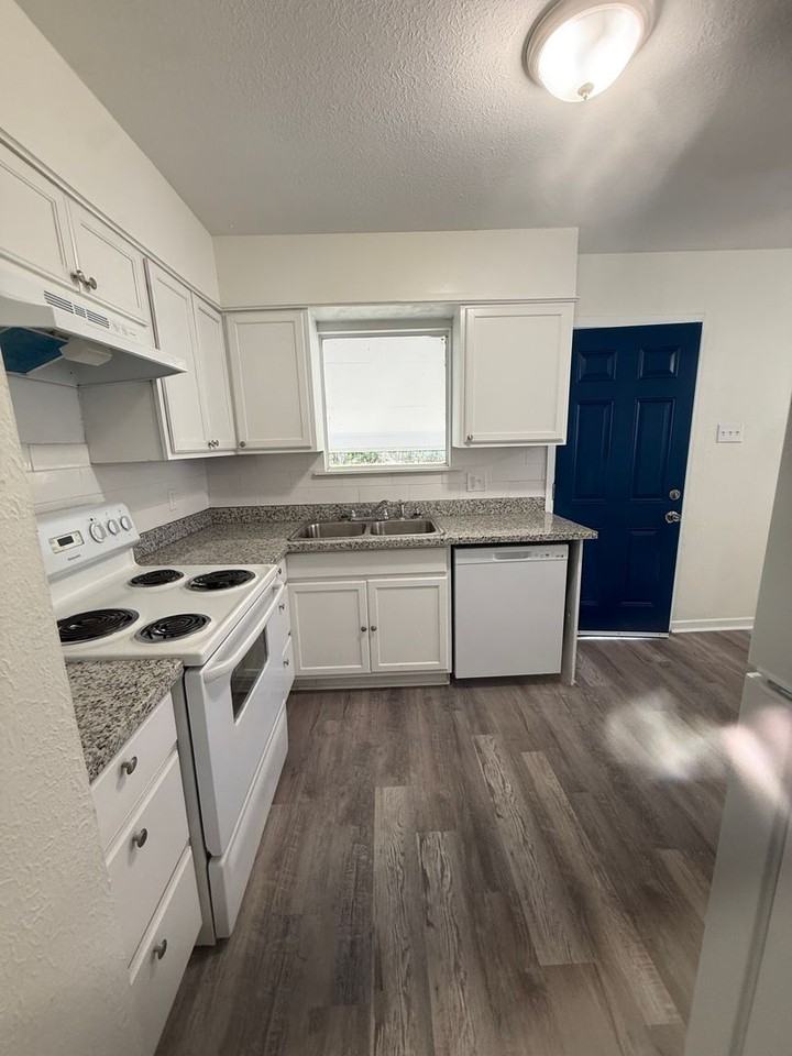 9364 Randall Ave - Photo 3 of 15