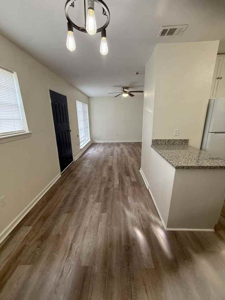 9364 Randall Ave - Photo 4 of 15