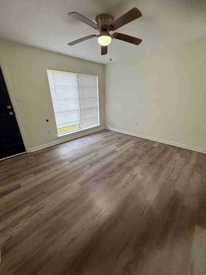 9364 Randall Ave - Photo 5 of 15