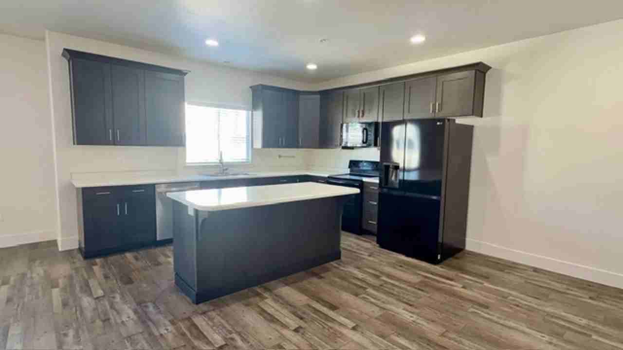5411 W Mount Dana Pl - Photo 2 of 15