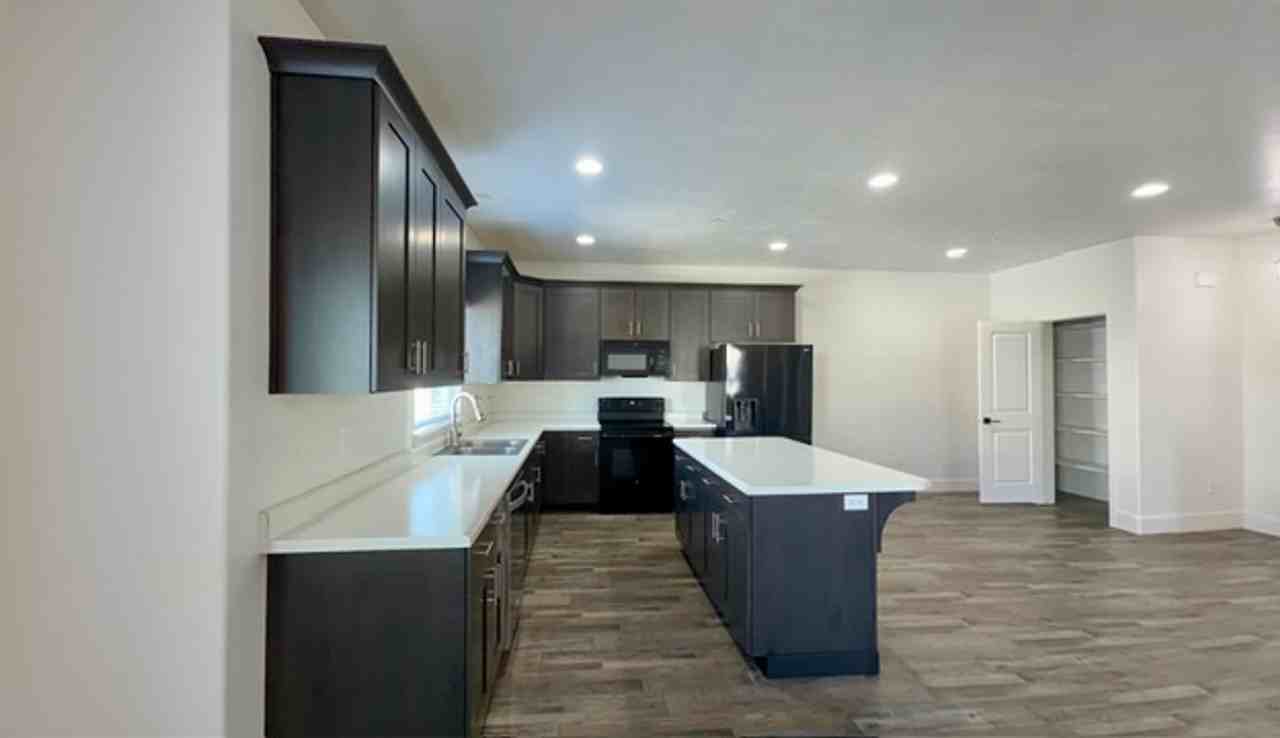 5411 W Mount Dana Pl - Photo 3 of 15