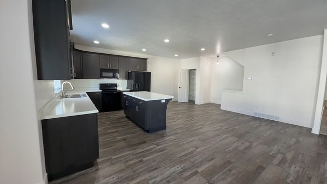 5411 W Mount Dana Pl - Photo 6 of 15