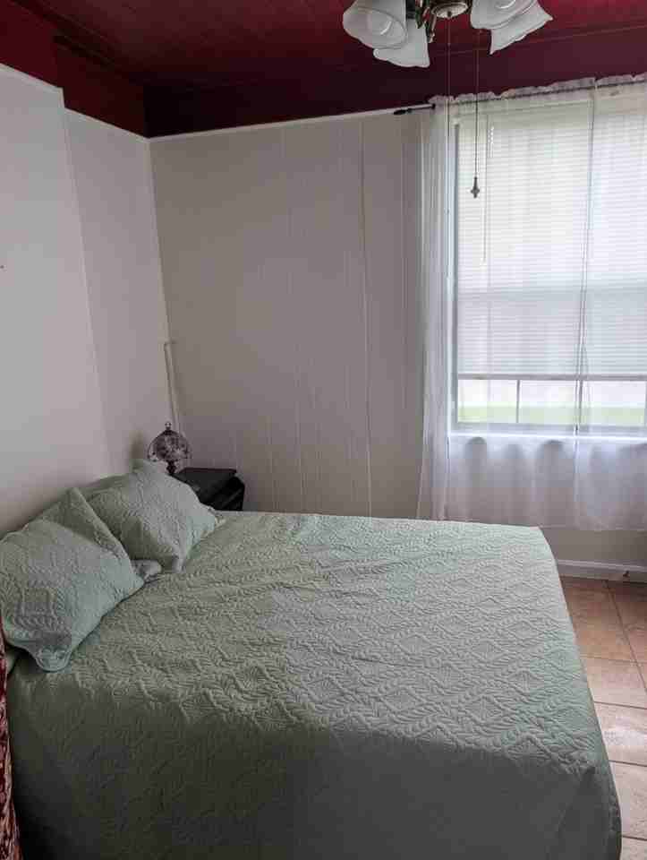 2711 Stanwood Ave - Photo 3 of 15