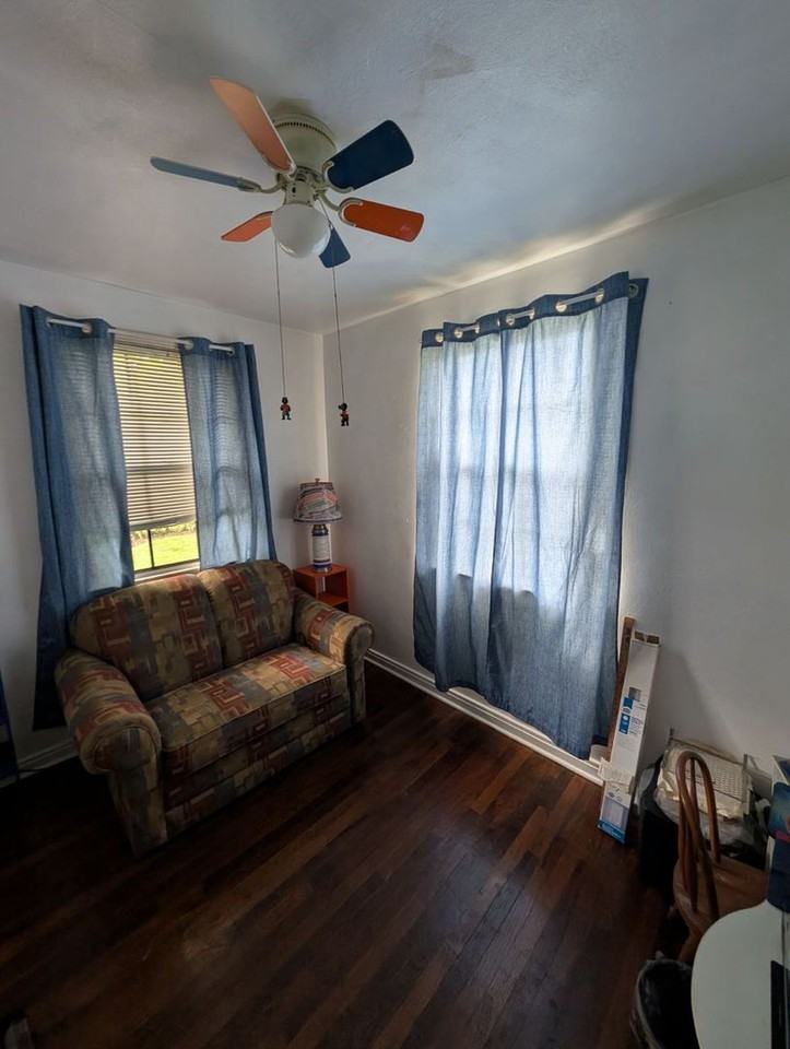 2711 Stanwood Ave - Photo 4 of 15