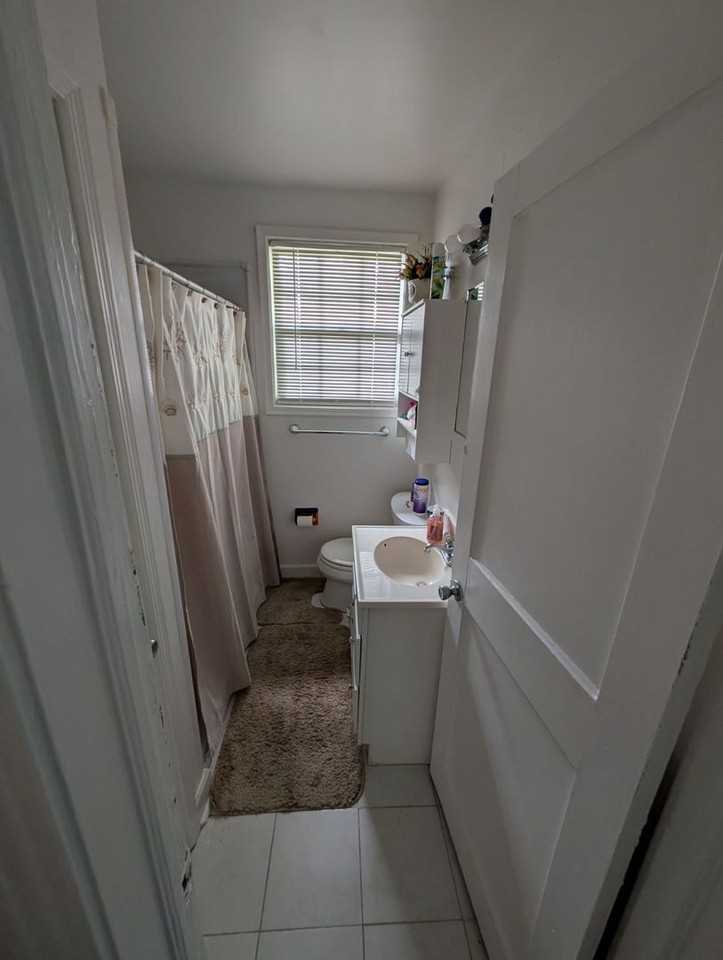 2711 Stanwood Ave - Photo 6 of 15