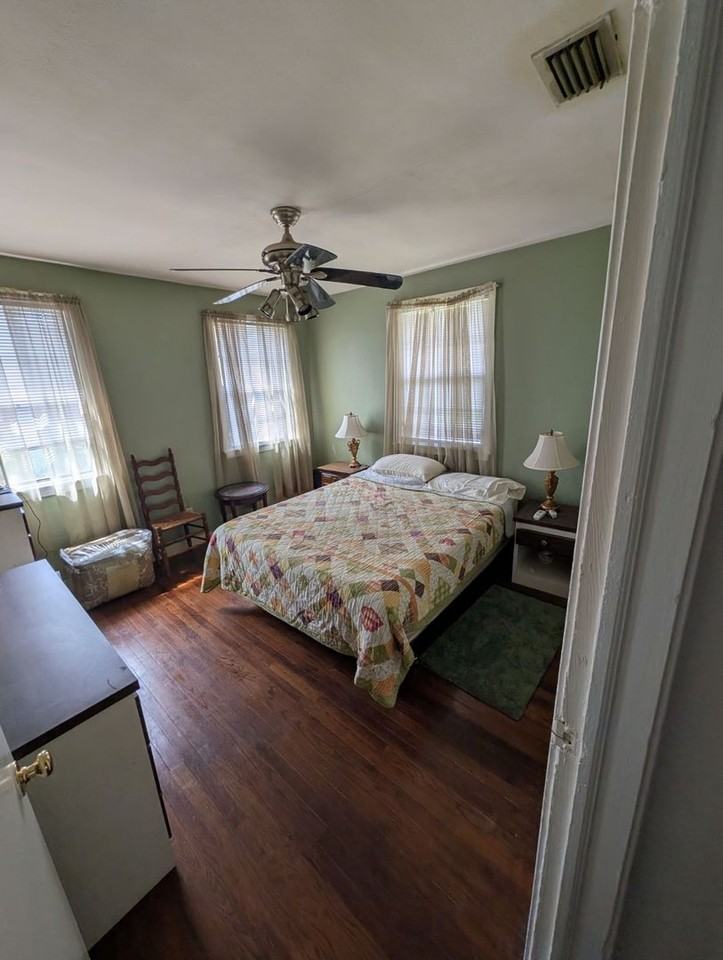2711 Stanwood Ave - Photo 7 of 15