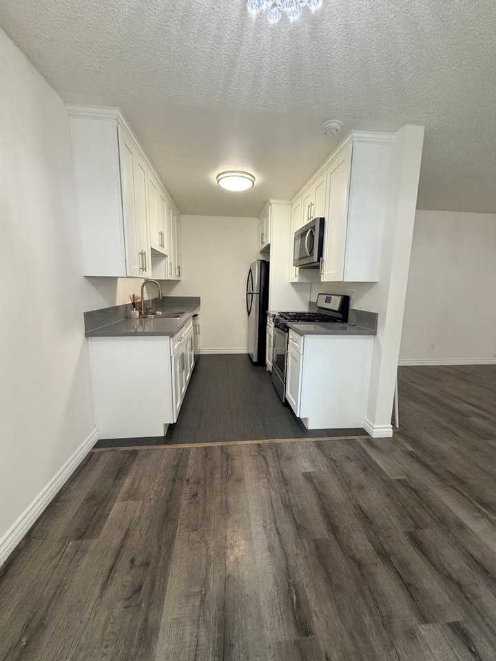 512 Griswold St - Photo 3 of 10