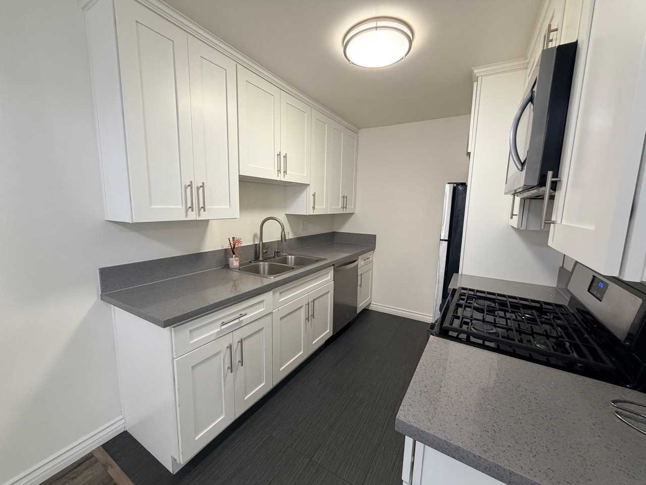 512 Griswold St - Photo 4 of 10
