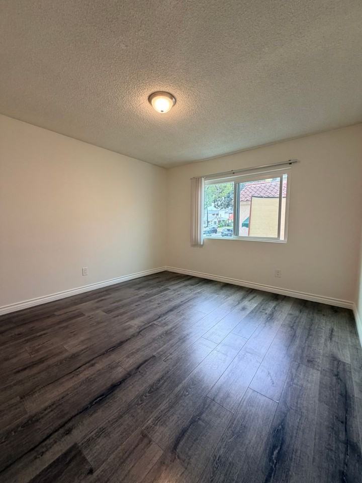512 Griswold St - Photo 5 of 10
