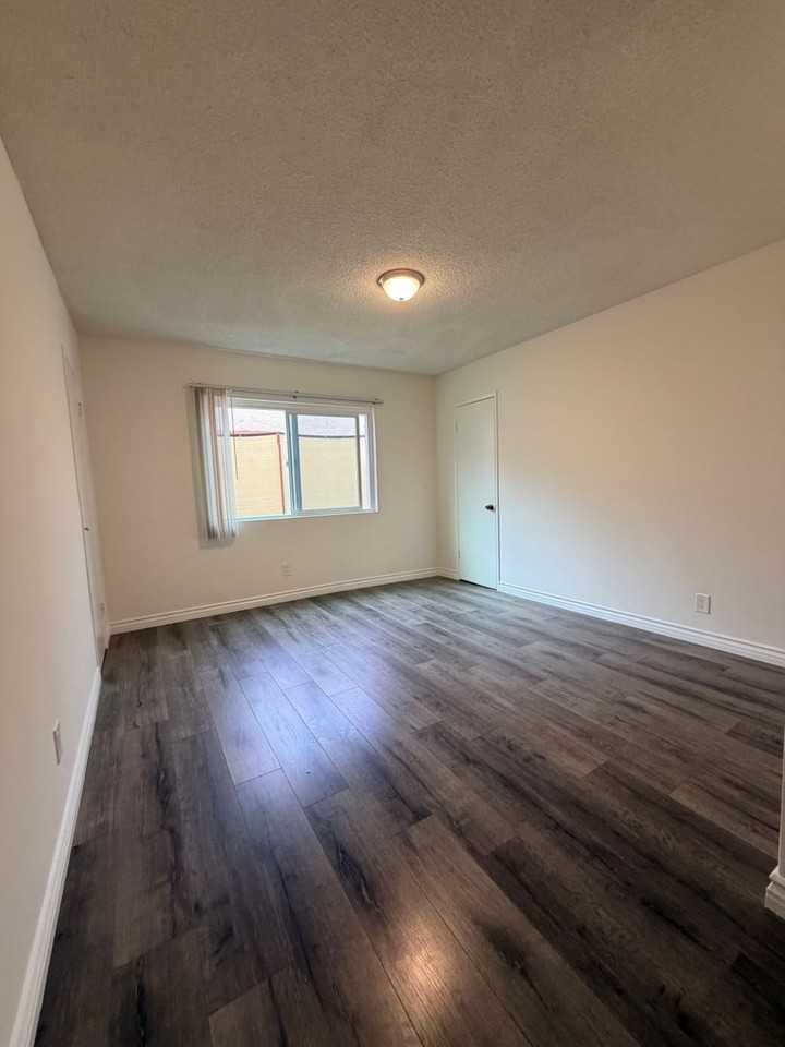 512 Griswold St - Photo 6 of 10