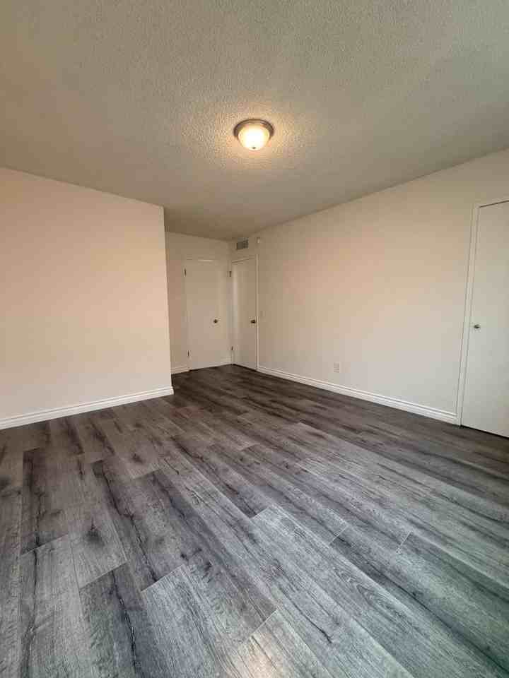 512 Griswold St - Photo 7 of 10