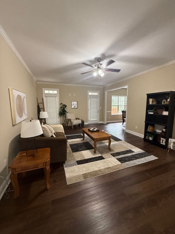 450 Sterling Dr - Photo 3 of 17