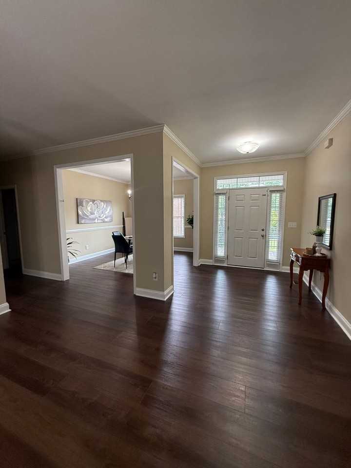 450 Sterling Dr - Photo 4 of 17